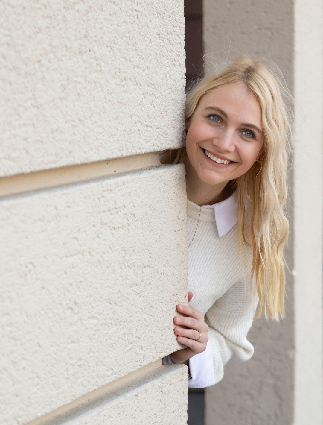 Portrait of a professional Brazilian-Uruguayan real estate agent, woman in her late twenties
